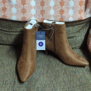 Universal Thread Tan Ankle Booties Sleek Design